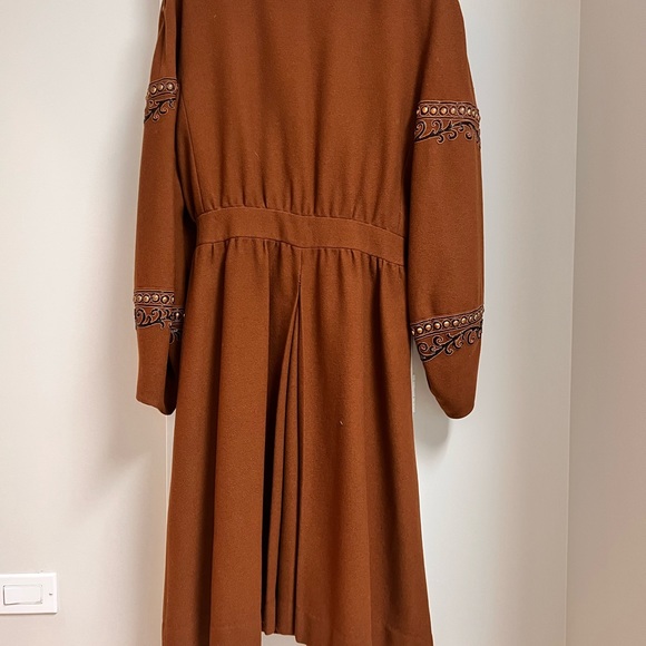 Gorgeous mid length brown wool winter coat with black sequin and bronze accents - Picture 3 of 4